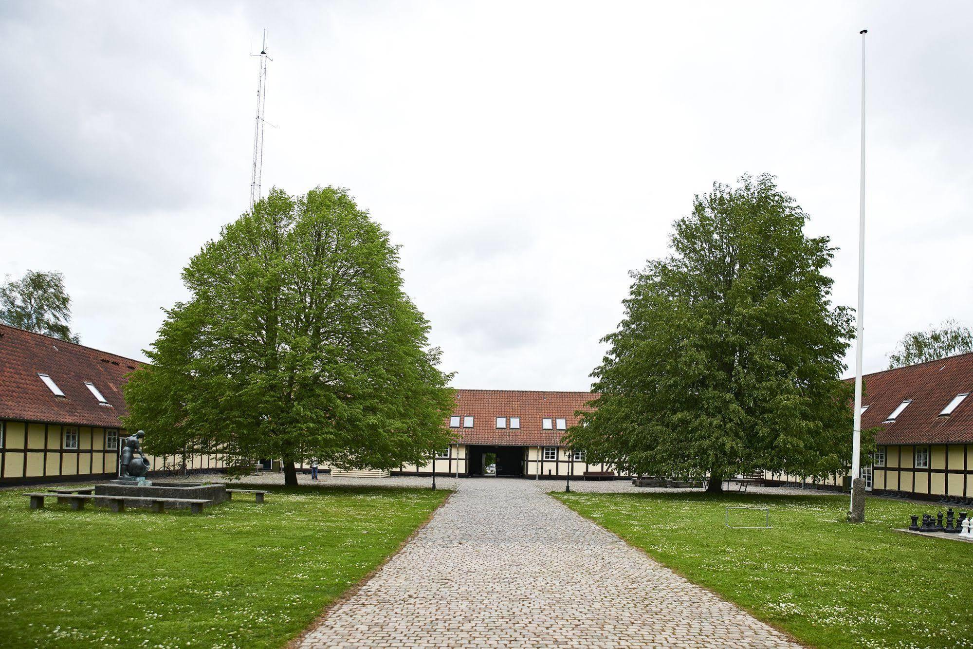 Kragsbjerggaard Vandrerhjem Odense Buitenkant foto